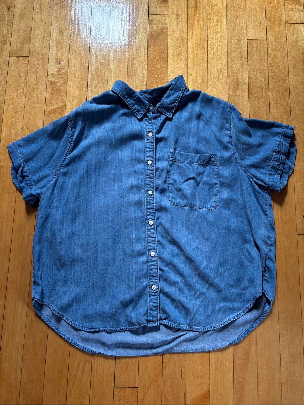EUC Levi’s XXL Darlene Short-Sleeve Chambray Lightweight Denim Button-Down Shirt